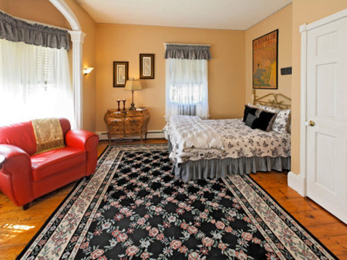 The Perennial Inn Rumford Room photo