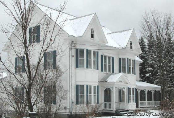 The Perennial Inn Rumford Exterior photo